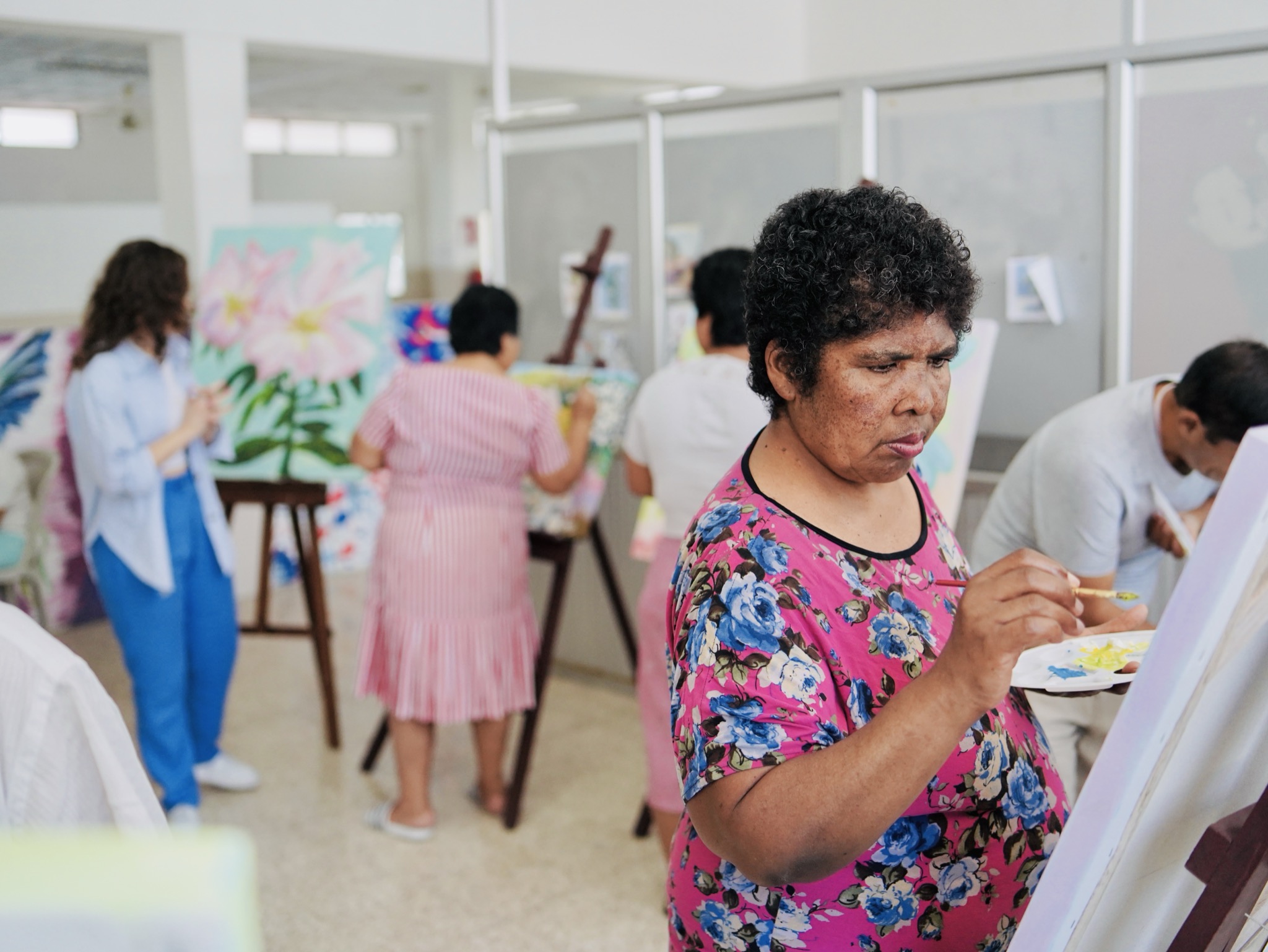 Taller de pintura en el Centro de Día IDEA
